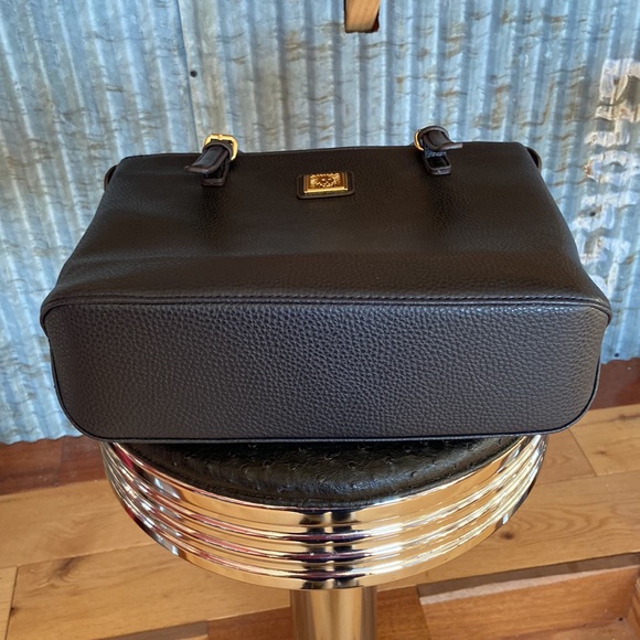 Anne Klein Womans Navy Blue Handbag Tote With Gold Tone Hardware Purse - Picture 10 of 11